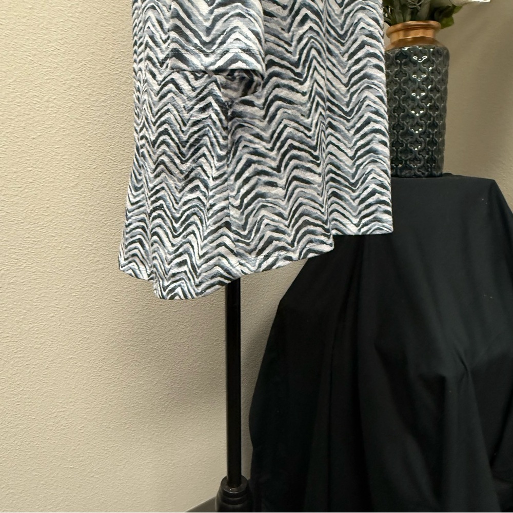 Erin London Zebra Print Tunic Top Medium – 3/4 Sleeve Lightweight Blouse - Picture 3 of 9